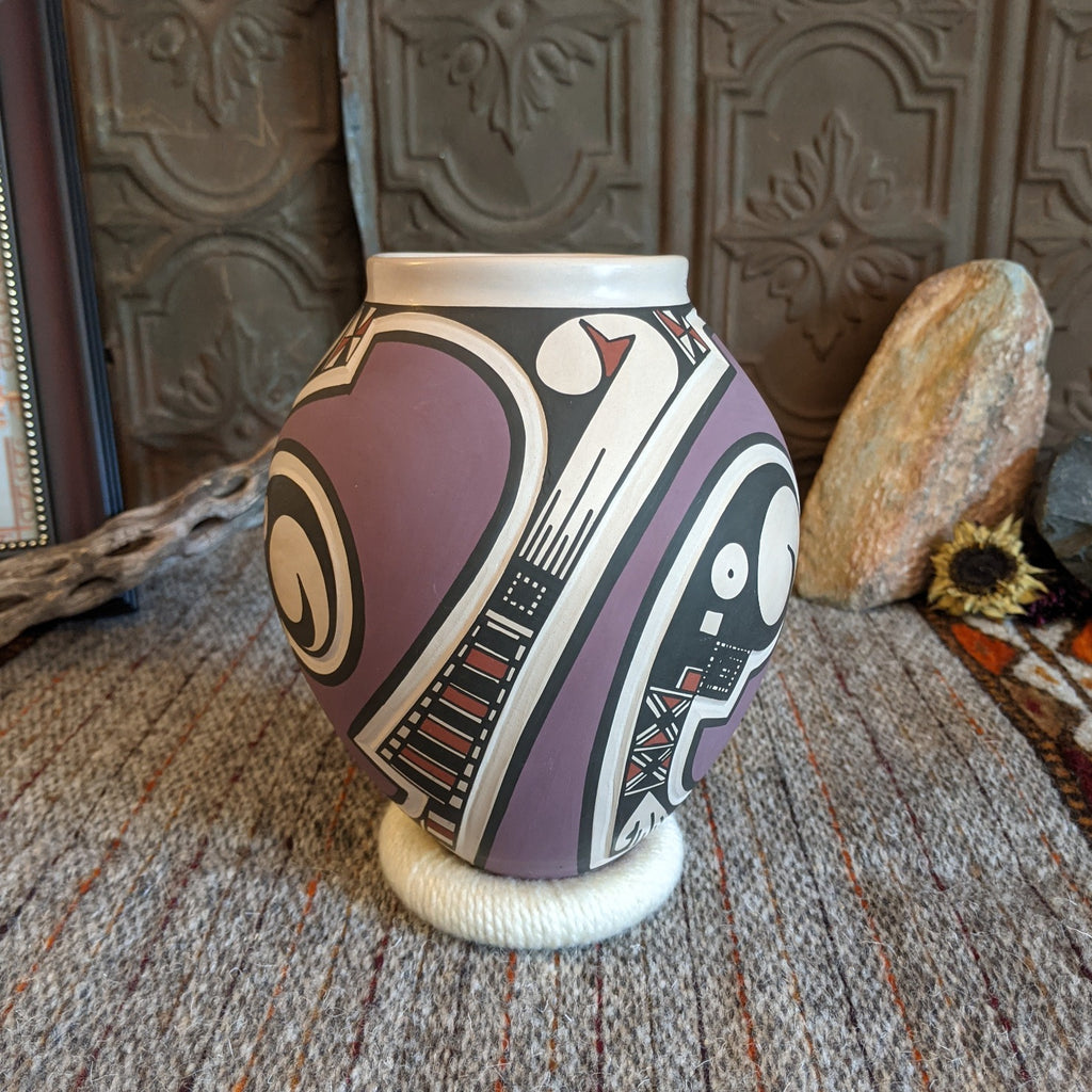 Purple Mata Ortiz Pottery by Lazaro Ozuna Silveira SWT-0146