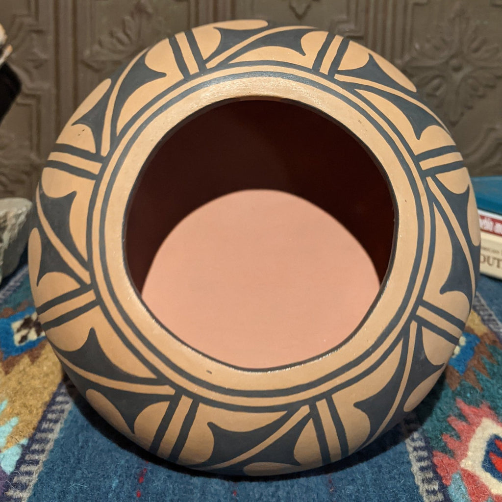 Santo Domingo Pottery by Cheykaychi SWT-POT-0044