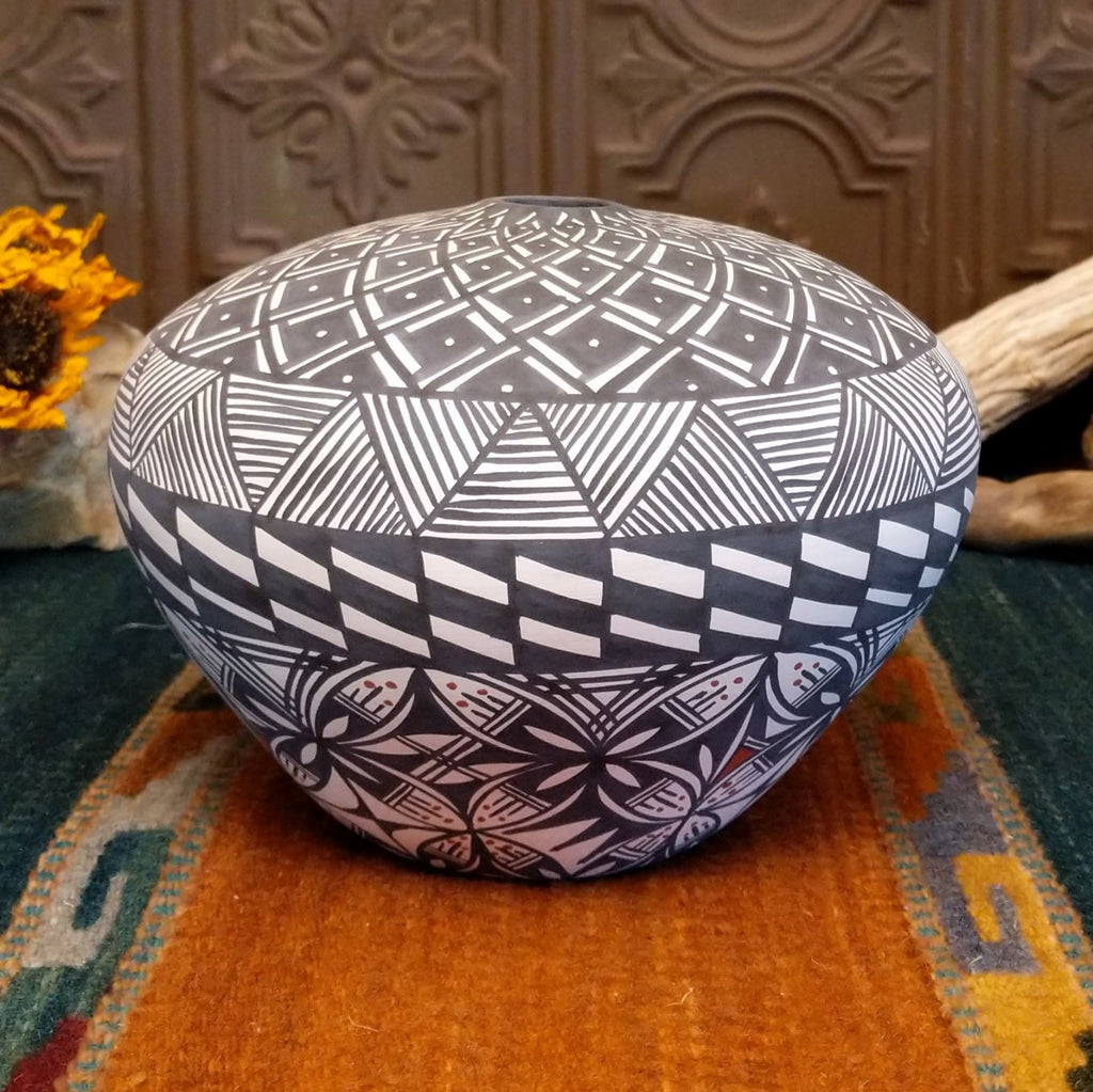 Acoma Seed Pot by Myra Lukee SWT-POT-0048