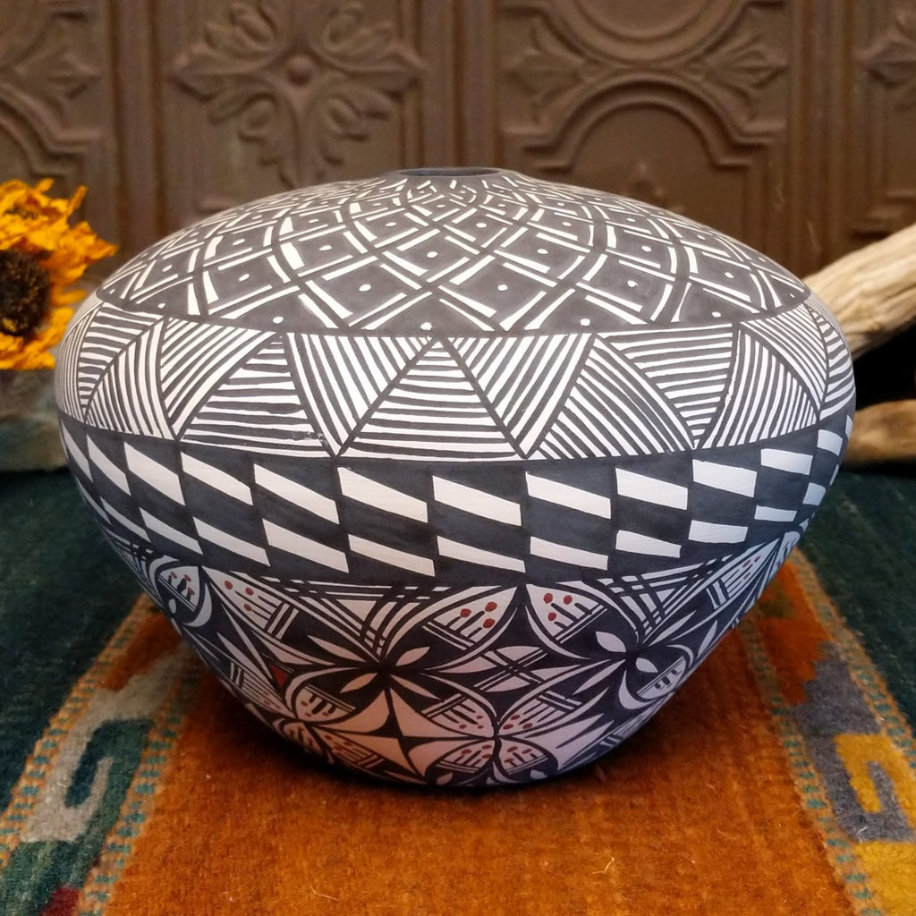 Acoma Seed Pot by Myra Lukee SWT-POT-0048