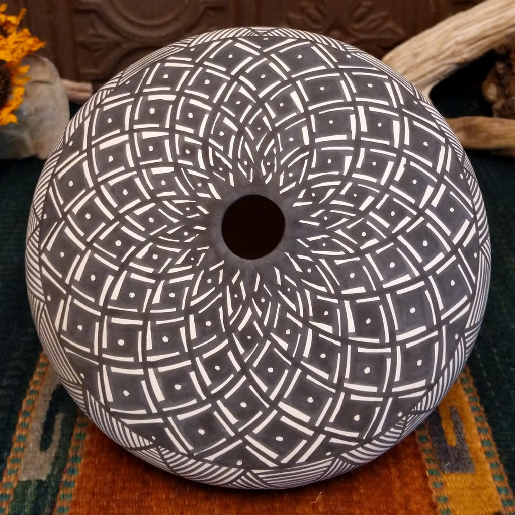 Acoma Seed Pot by Myra Lukee SWT-POT-0048