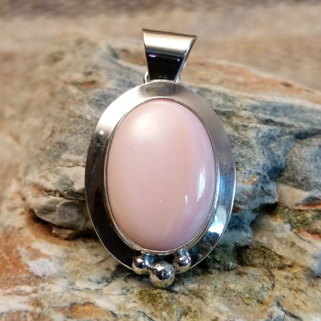 Navajo Made Pink Conch Shell Pendant by A.P. GJ-PND-0084