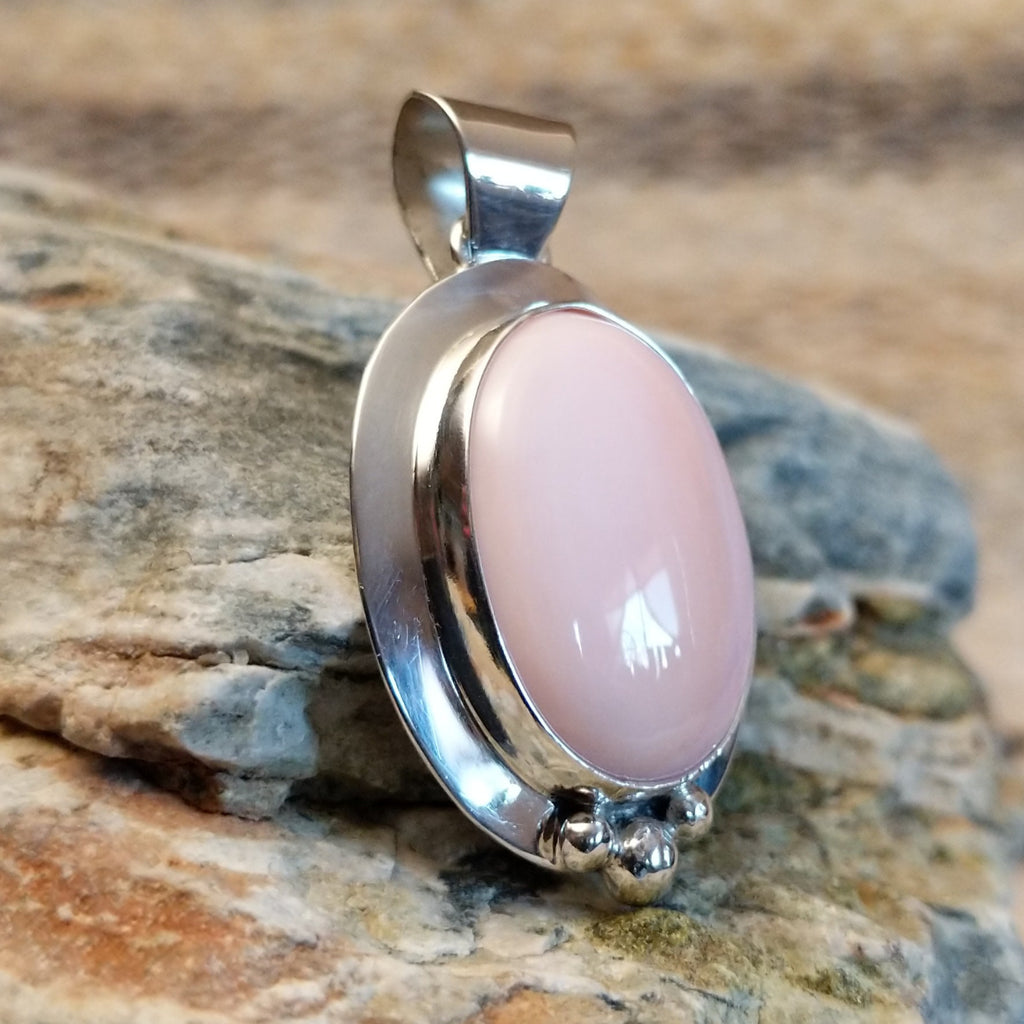 Navajo Made Pink Conch Shell Pendant by A.P. GJ-PND-0084