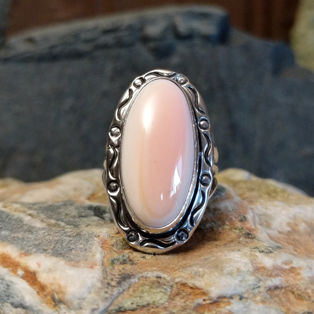 Large Oval Pink Conch Shell Ring by Terry Wood GJ-RNG-0078