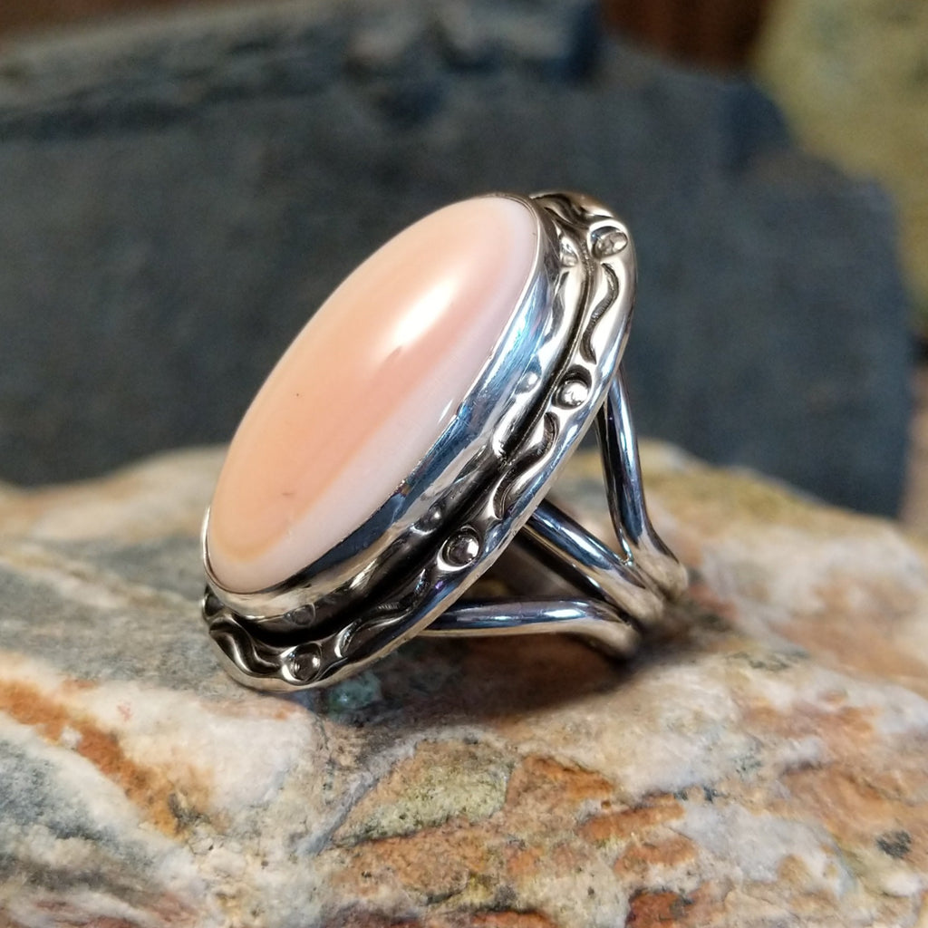 Large Oval Pink Conch Shell Ring by Terry Wood GJ-RNG-0078