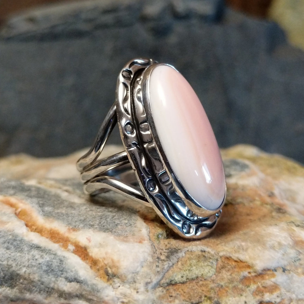 Large Oval Pink Conch Shell Ring by Terry Wood GJ-RNG-0078