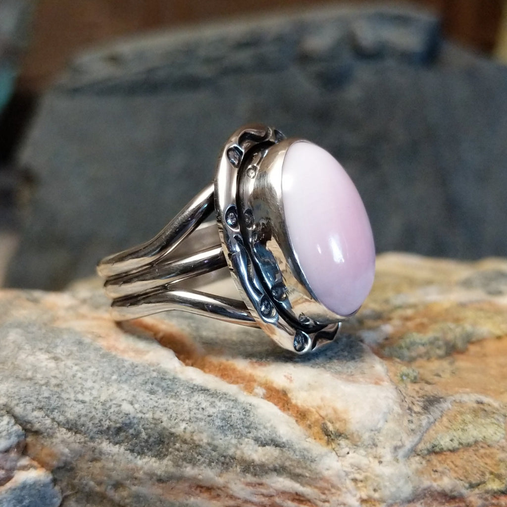 Oval Pink Conch Shell Ring by Terry Wood GJ-RNG-0079