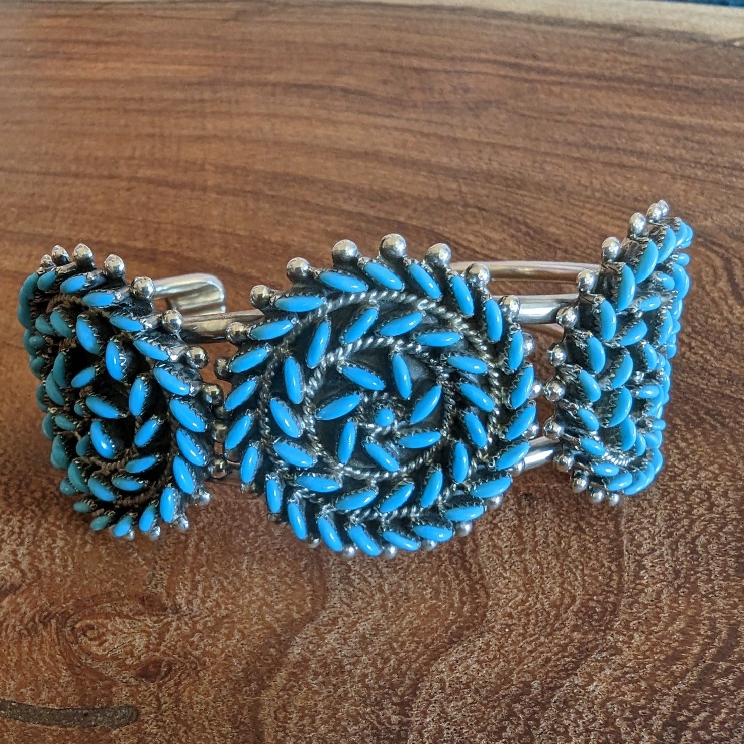 ALPHABET Bracelet E – SPUSTOVA